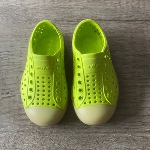 Green native shoes toddler size 7